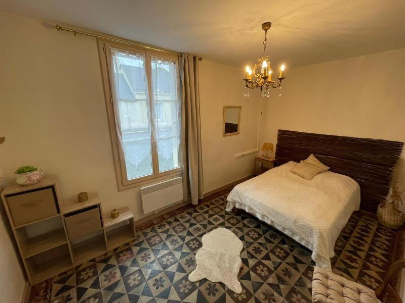 Appartement Rez De Jardin La Chartre-sur-le-Loir ภายนอก รูปภาพ