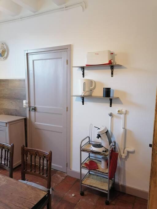 Appartement Rez De Jardin La Chartre-sur-le-Loir ภายนอก รูปภาพ